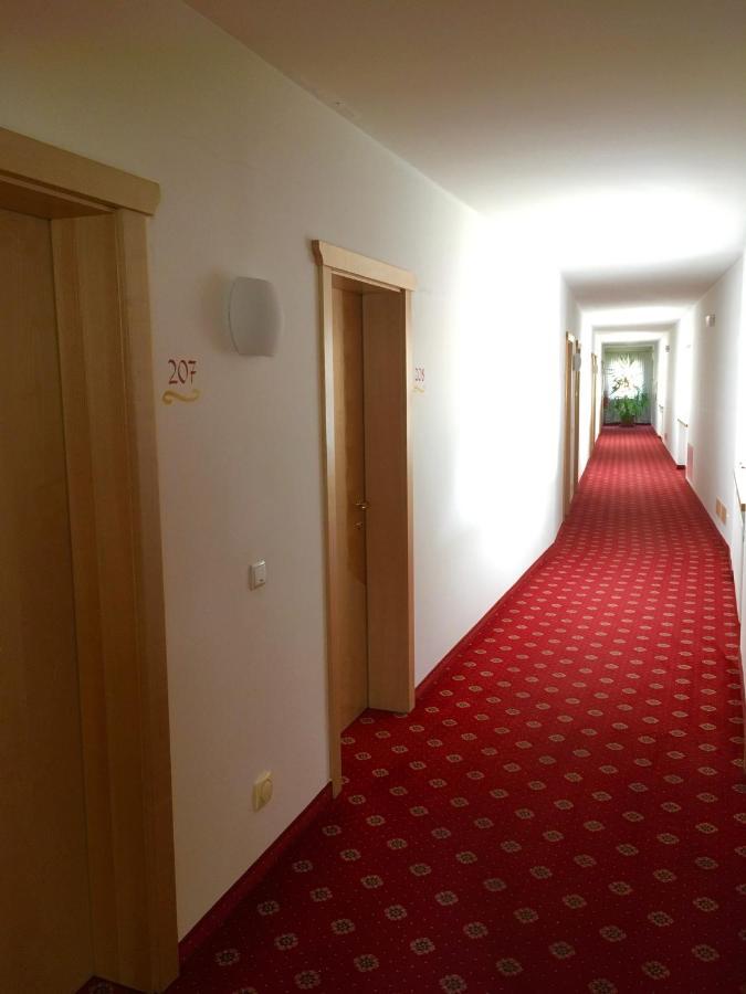 Hotel Turmwirt Ora / Auer Eksteriør bilde